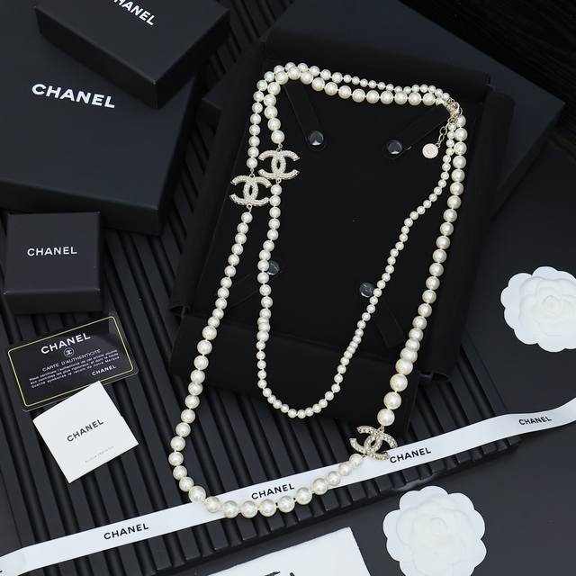 Chanel 100周年3个双C珍珠毛衣链 呼声最高的珍珠项链，小香100周年双C经典款珍珠毛衣链 一条难求说的就是它一年四季的爱