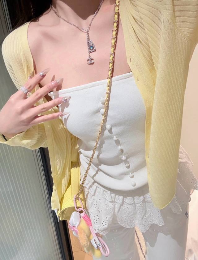 编号Xxl0092 Ch*Nel最新款蓝色爱心香水瓶项链 一致Zp黄铜材质 太心动啦！