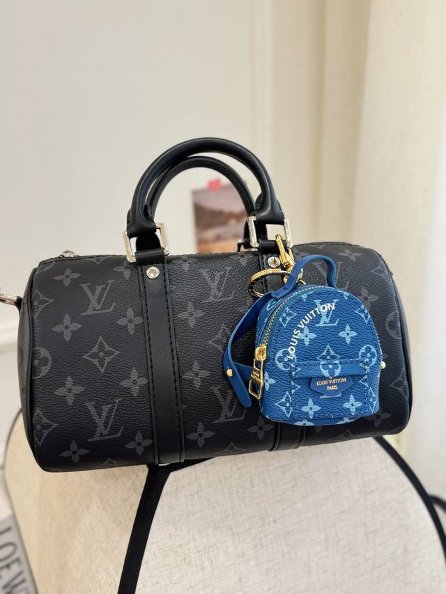 佩戴图 -Louis Vuitton 路易威登Lv迷你双肩包钥匙扣挂件挂