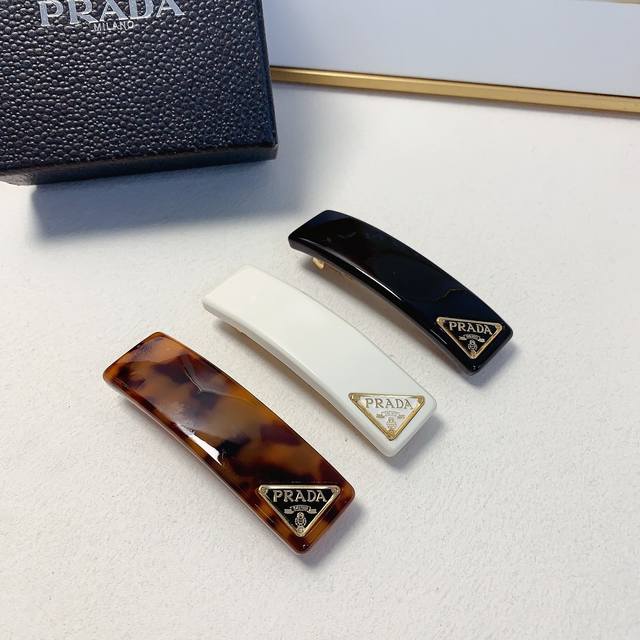 Prada普拉达 Prada发夹 三角牌Logo发夹弹簧夹气质百搭 日常精致小单品 小仙女必入单品 宝藏款 闭眼入推荐款 单个