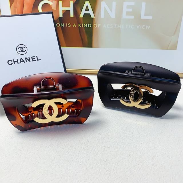 Chanel小香 Chanel发夹 钛钢Logo抓夹 气质百搭 日常精致小单品 小仙女必入单品 宝藏款 闭眼入推荐款 单个 配发箍盒