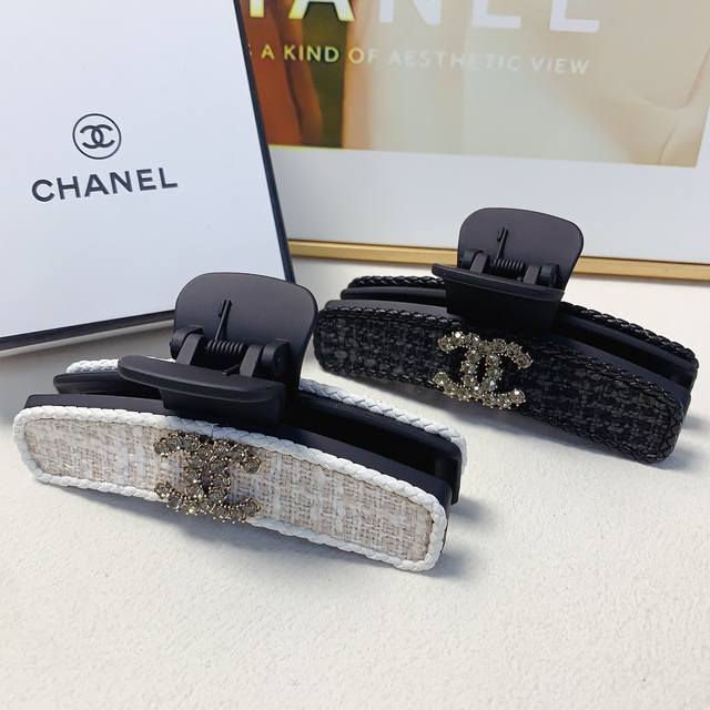 Chanel小香 Chanel发夹 毛呢双C Logo抓夹 气质百搭 日常精致小单品 小仙女必入单品 宝藏款 闭眼入推荐款 单个