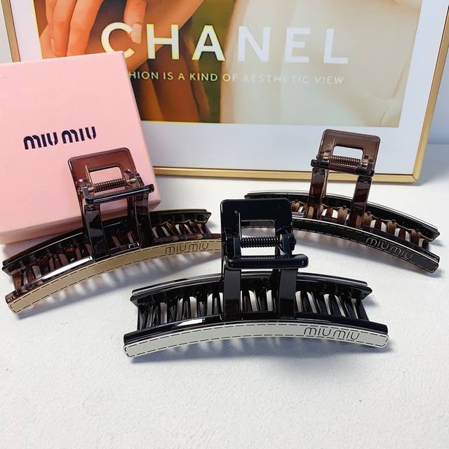Miumiu缪缪 Miumiu发夹 新款简约Logo抓夹 气质百搭 日常精致小单品 小仙女必入单品 宝藏款 闭眼入推荐款 单个 配发箍盒