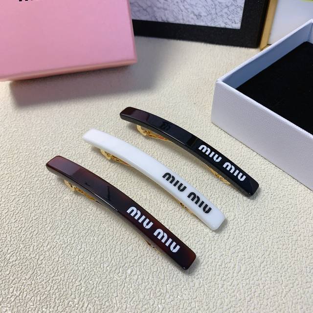 Miu Miu缪缪 Miumiu发夹 新款亚克力发夹弹簧夹 气质百搭小仙女必入单品 宝藏款 闭眼入推荐款 单个