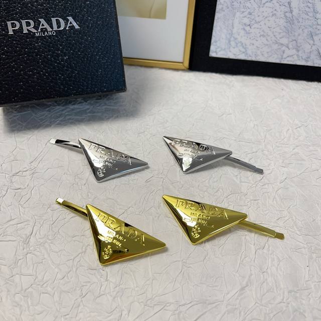 Prada普拉达 Prada发夹 新款三角牌Logo压夹边夹 气质百搭小仙女必入单品 宝藏款 闭眼入推荐款 一对