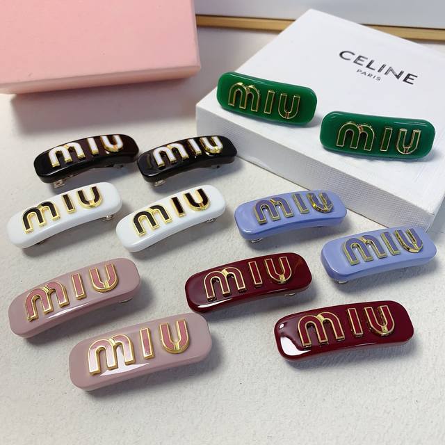 Miu Miu缪缪 Miumiu发夹 新款Logo小弹簧夹边夹刘海夹日常精致小单品 气质百搭小仙女必入单品 宝藏款 闭眼入推荐款 一对