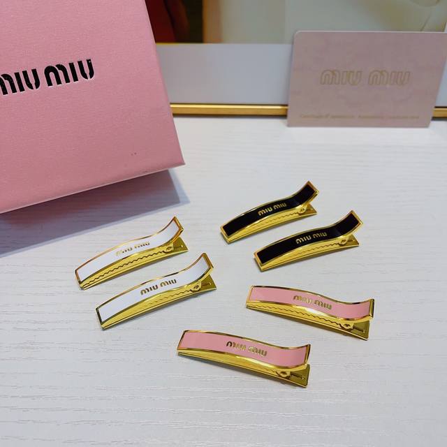 Miu Miu缪缪 Miumiu压夹 专柜同款钛钢Logo压夹边夹刘海夹日常精致小单品 气质百搭小仙女必入单品 宝藏款 闭眼入推荐款 一对