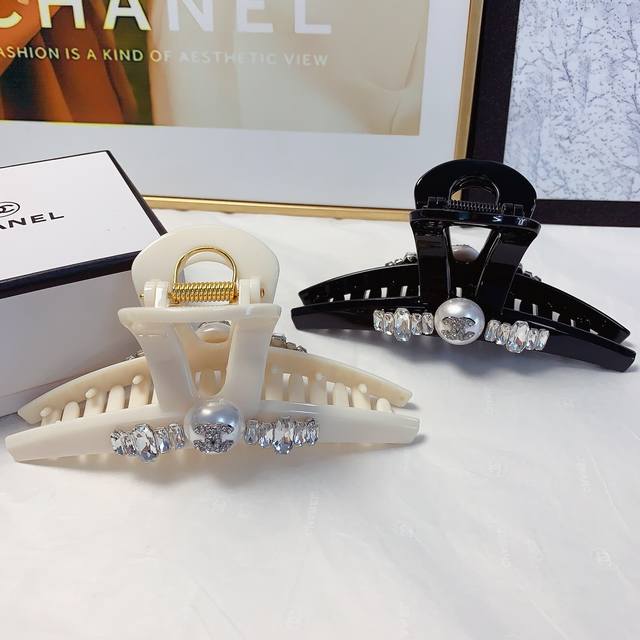 Chanel小香 Chanel抓夹 珍珠捷克钻抓夹 气质百搭 日常精致小单品 小仙女必入单品 宝藏款 闭眼入推荐款 单个 配发箍盒
