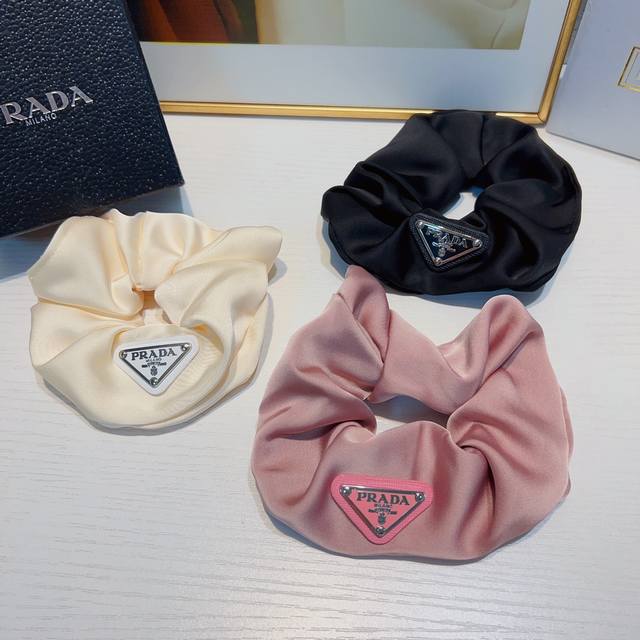 Prada普拉达 Prada发圈 三角Logo皮筋发圈 气质百搭小仙女必入单品 淑女风 闭眼入推荐款 单个