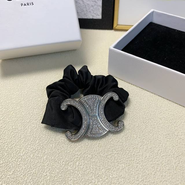 Celine赛琳 凯旋门皮筋 满钻Logo皮筋发圈 日常精致小单品 气质百搭小仙女必入单品 宝藏款 闭眼入推荐款 单个