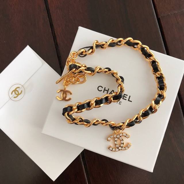 我们出品 量大咨询客服， C Vintage Choker 非常推荐，上身效果一级棒，Vintage这样一股浓烈的复古风，在现在看来确是特别得赋有现代的时尚感，