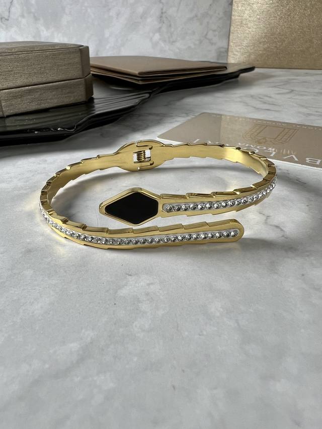 Bvlgari 宝格丽 蛇头手镯