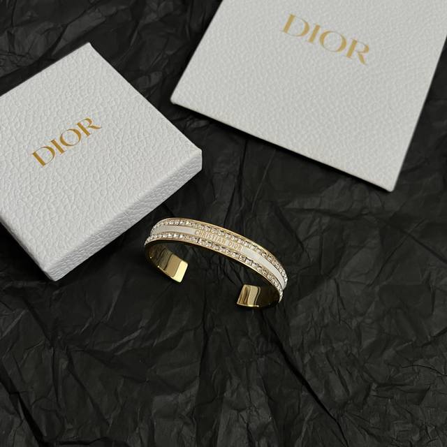 Dior 迪奥 中古 手镯 专柜一致上新 精选原版一致 黄铜材质 甜美气质高雅。