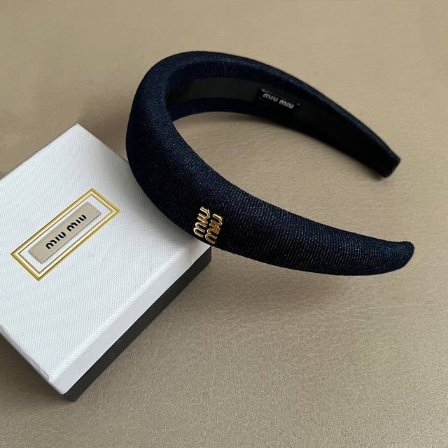 Miumiu 发捆 出口订单 最美单品 高级感十足 送礼自用都Nice