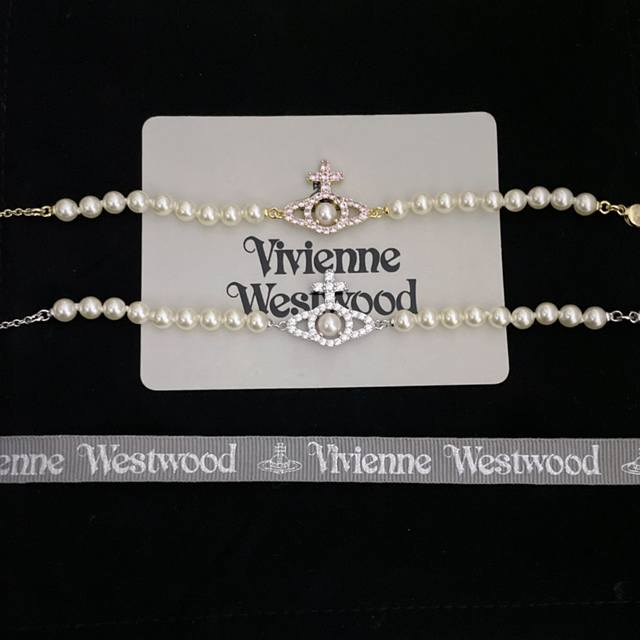 高品质 细节如图 Viviennewestwood 宝宝，什么是快乐星球，来，这就是快乐星球！绝美土星珍珠手链！金粉，银白两个颜色！重磅推荐，一定要入，闭眼入准