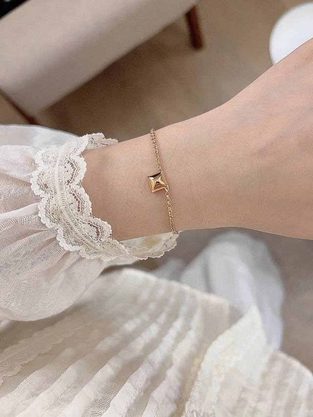 我们出品 光金手链，可订做真金真钻，只做对版Zp真金货，Pk市面各种金货量大咨询客Fu Chaine D‘Ancre Verso项链 酷劲十足的经典标志 古今中