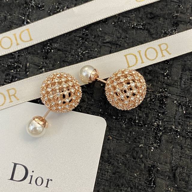 编码E1944 Dior家新款玫瑰金双珠耳钉 镂空水钻玫瑰金设计 Bling Bling闪闪亮超级好搭配
