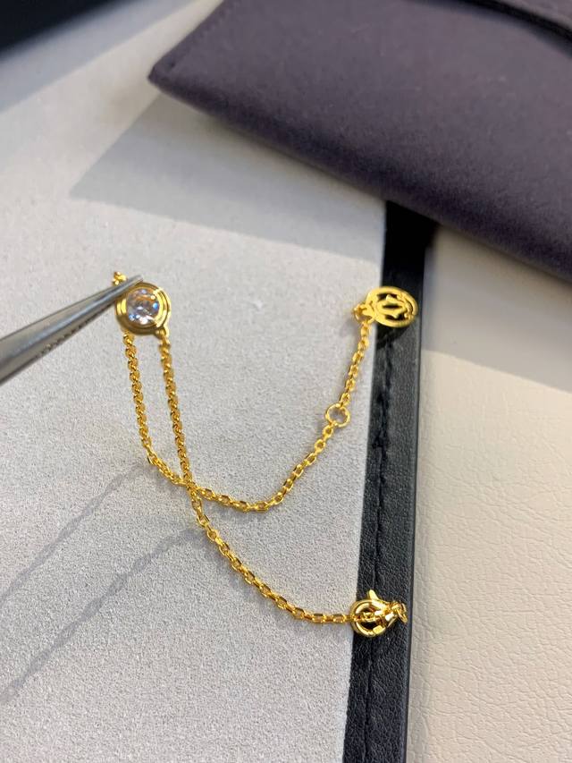 P价 Love系列Diamants Legers单钻手链 俗称小飞碟单钻手链！爱啦！ 手链超级Bling Bling效果啦！钻石20分大小，不会很夸张，秀气！