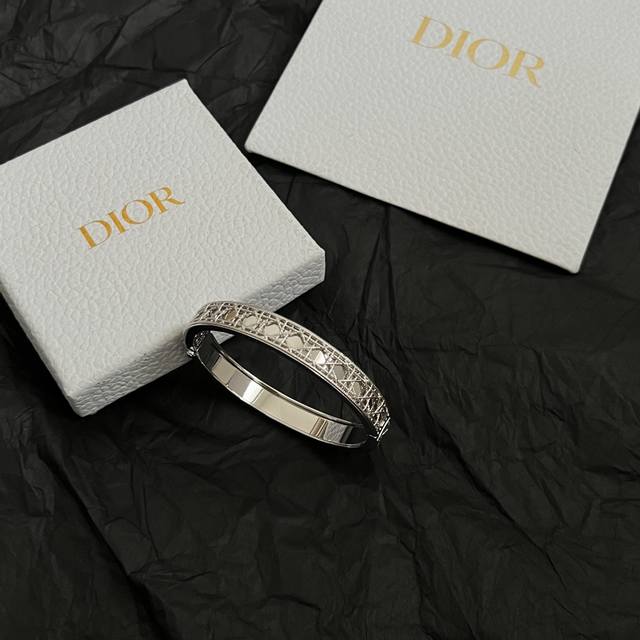2025款Dior 迪奥 手镯 专柜一致，精选原版，黄铜材质，真金电镀，甜美气质高雅。 码数：16 18码