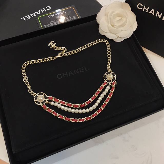 秋冬双层毛衣链Chanel 毛衣链 小香 大小珍珠链 原单狠货 进出专柜无压力，代购级别 Ch Nel 香奈儿经典喷砂质感 原版金 珍珠毛衣链，美呀，正品9Xx