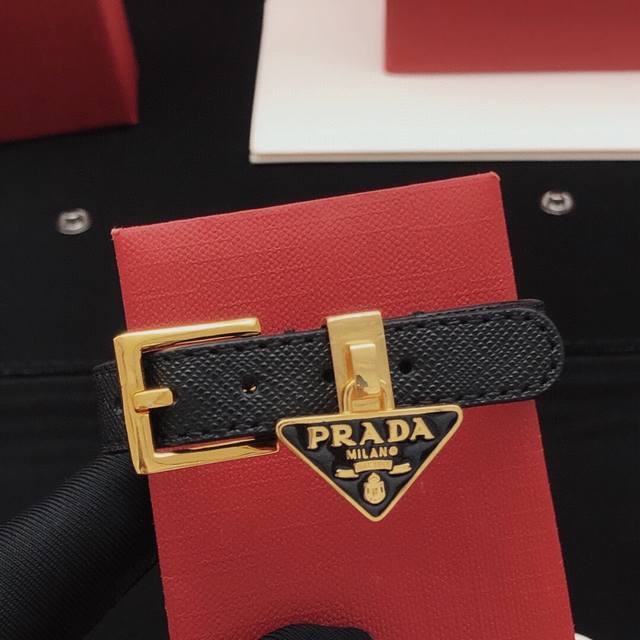 编号Psl0002 Prad*最新款小牛皮手环 一致Zp黄铜材质