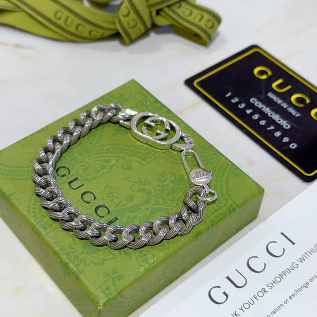 2025古驰新品手链出炉 Gucci古驰手链最新款的经典款 精致无论款式 质感 都是绝对的顶尖Feel 只要看一眼就懂了 认准花纹链身 原版Logo 超 Nic