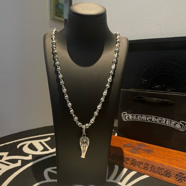 抖音 快手 Ins 小红书 直播热门 ，新款 专柜品质 Chrome Hearts克罗心十字花球骷髅头项链 ，宝剑哨子吊坠，凹凸造型不同的花纹设计风格 呈现出与