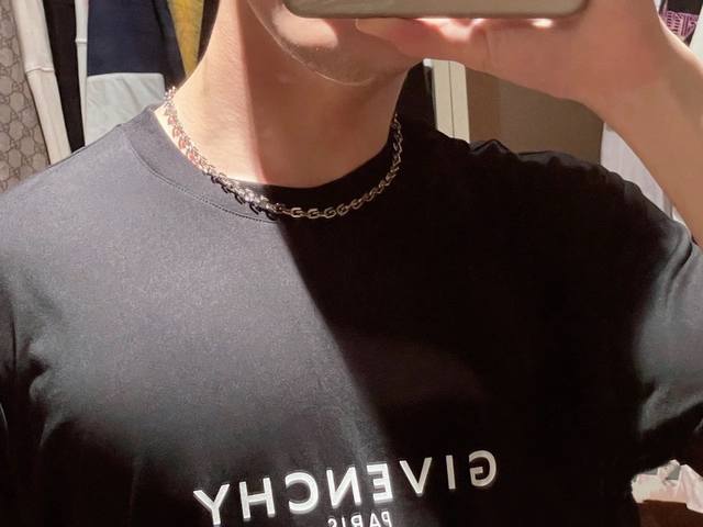 Givenchy 纪梵希 项链，高端品质专柜同材质，独家实拍，采用金属材质手工组装出 G 形链环，呈现粗犷，现代又中性的风格，时髦单品，日常刷街搭配拍照都 做工