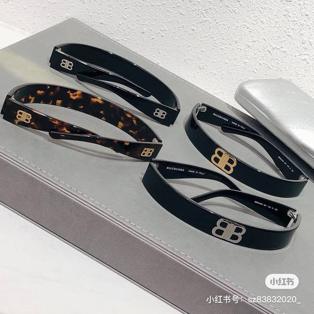 巴黎世家 Balenciaga 发捆 复古风 简单大方 大牌金质感饱满 ，搭配衣服超好看 ！