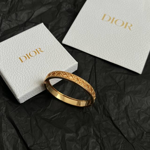 2025款Dior 迪奥 手镯 专柜一致，精选原版，黄铜材质，真金电镀，甜美气质高雅。 码数：16 18码