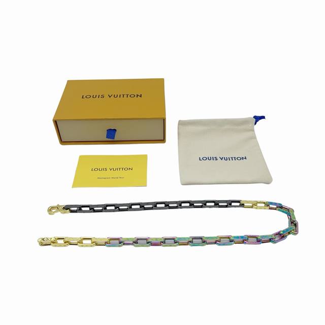Lv 路易威登2025Ss限量款，Monogram Colors 链条项链！简约的设计风格，衬托奢华大气的魅力！这款项链，采用钛钢的材质打造，手感细腻光泽，且耐