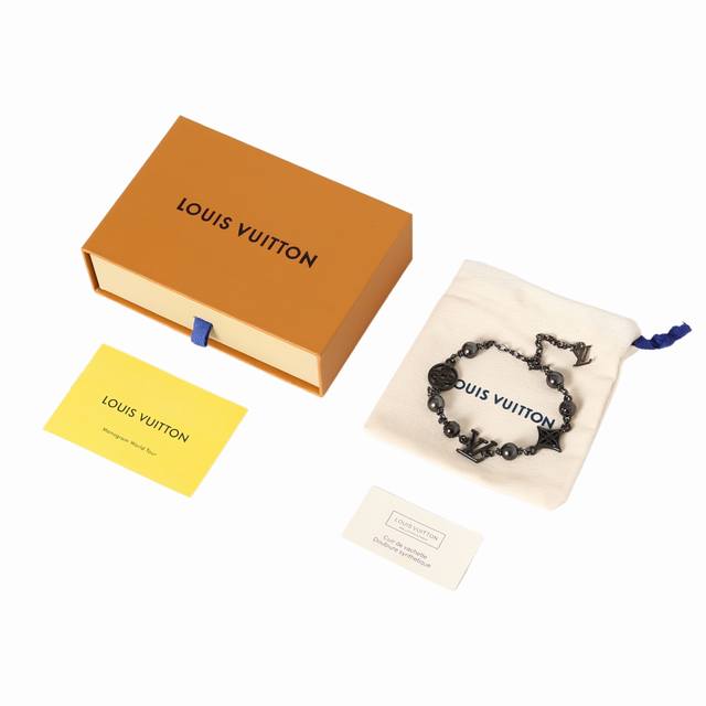 Louis Vuitton 黑武士珍珠-徽标设计-金属-手链-男款黑色，Lv Pearls 手链-编码：M02446-官网在售价 30,210Rmb，Lv Pe