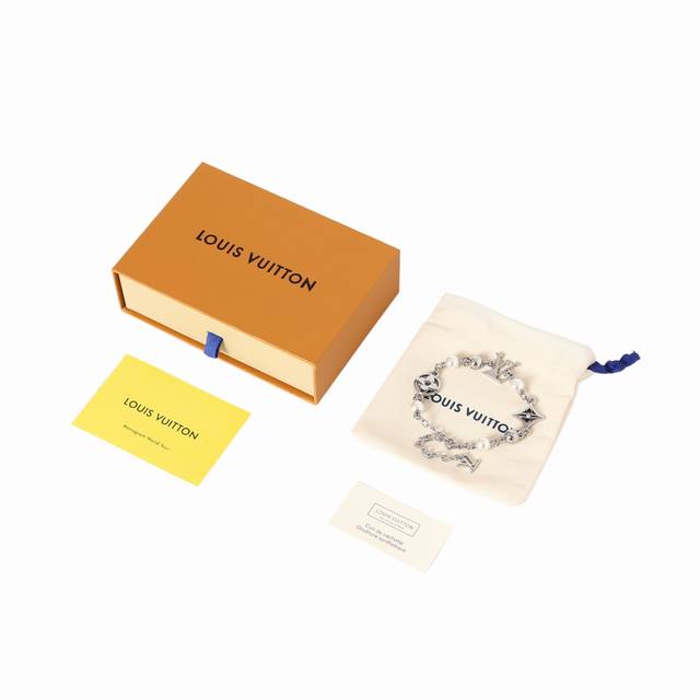 Louis Vuitton 白珍珠-徽标设计-金属-手链-男款银色，Lv Pearls 手链-编码：M02446-官网在售价 30,210Rmb，Lv Pear