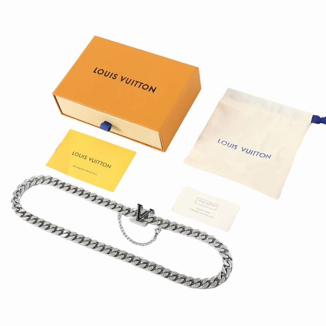 Louis Vuitton 黑色珐琅 王鹤棣同款古巴银色项链！Lv Spike 项链是路易威登 Louis Vuitton 推出的一款时尚珠宝，属于Lv的Spi