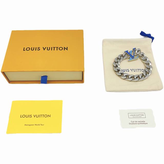 Louis Vuitton路易威登Logo蓝字母时尚潮流手链男款银色，Lv Chain 手链-编码：M0919M-官网在售价 30,540Rmb，本款 Lv C