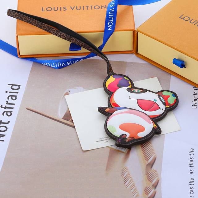 驴家新款Louis Vuitton X村上隆联名款字母卡通设计熊猫挂件上新 皮革+Lv X Tm Superflat Panda村上隆钥匙扣经典老花汲取色彩灵感