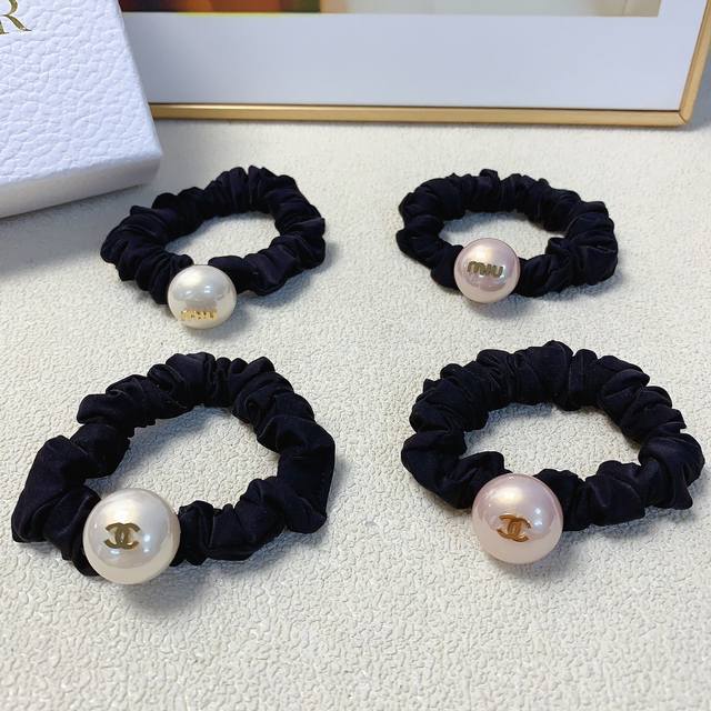 Chanel小香 Miumiu缪缪 珍珠钛钢Logo皮筋发圈气质百搭小仙女必入单品 宝藏款 闭眼入推荐款 单个