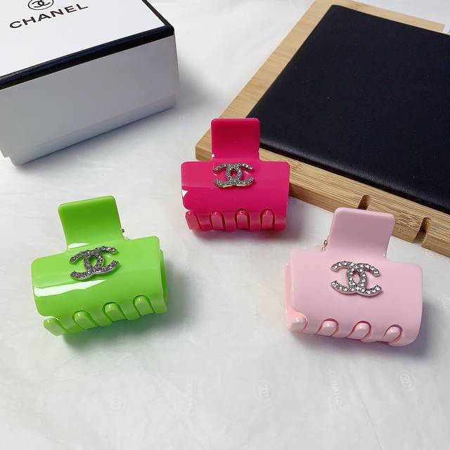 Chanel小香 Chanel抓夹 糖果色亚克力Logo抓夹 气质百搭 日常精致小单品 小仙女必入单品 宝藏款 闭眼入推荐款 单个