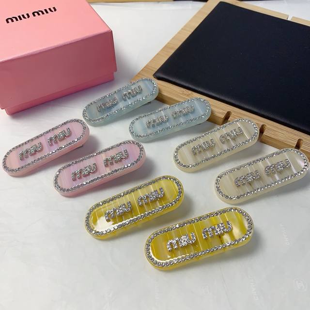 Miumiu缪缪 Miumiu发夹 亚克力Logo边夹Bb夹刘海夹压夹日常精致小单品 气质百搭小仙女必入单品 宝藏款 闭眼入推荐款 一对
