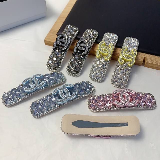 Chanel小香 Chanel发夹 捷克钻Logo边夹Bb夹刘海夹压夹日常精致小单品 气质百搭小仙女必入单品 宝藏款 闭眼入推荐款 一对