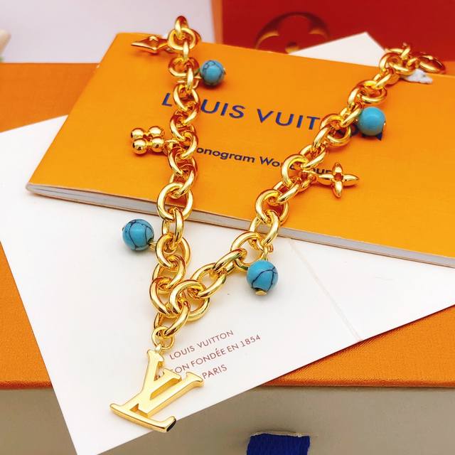 编号Lxl0223 Lv*最新款绿色珍珠项链 一致Zp黄铜材质