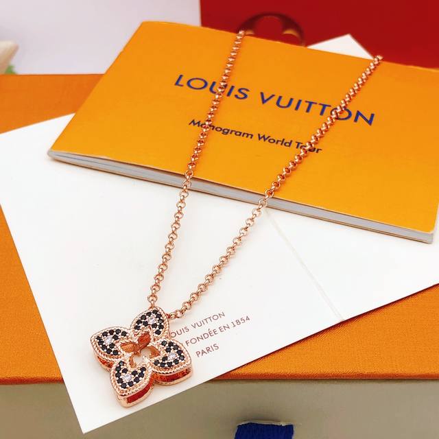 编号Lxl0215 Lv*最新款玫瑰金色黑钻项链 一致Zp黄铜材质