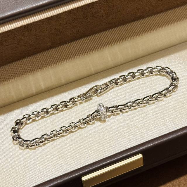 A5980 猛吹的Ins风～又飒又酷的金属风 意大利百年珠宝 葡萄藤链条 钻石手链 年轻时尚又兼具着珠宝感。这种风格从国外吹向国内，在真金真钻定制的圈子里爆火了