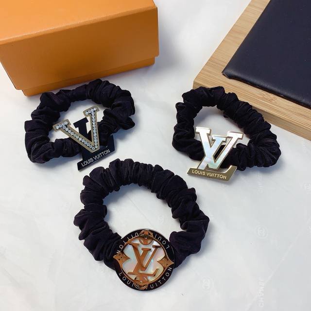 Lv路易威登 驴牌皮筋 钛钢Logo皮筋发圈 日常精致小单品 气质百搭小仙女必入单品 宝藏款 闭眼入推荐款 单个