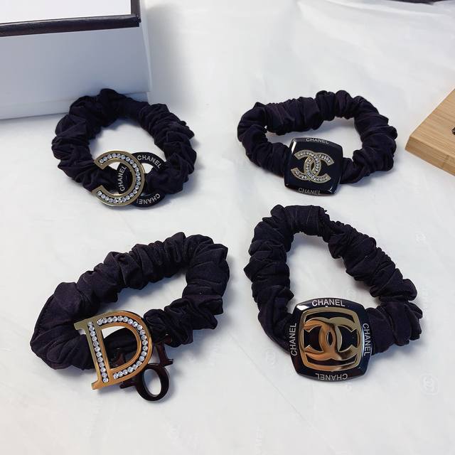 Chanel小香 Dior迪奥 钛钢Logo皮筋发圈 日常精致小单品 气质百搭小仙女必入单品 宝藏款 闭眼入推荐款 单个