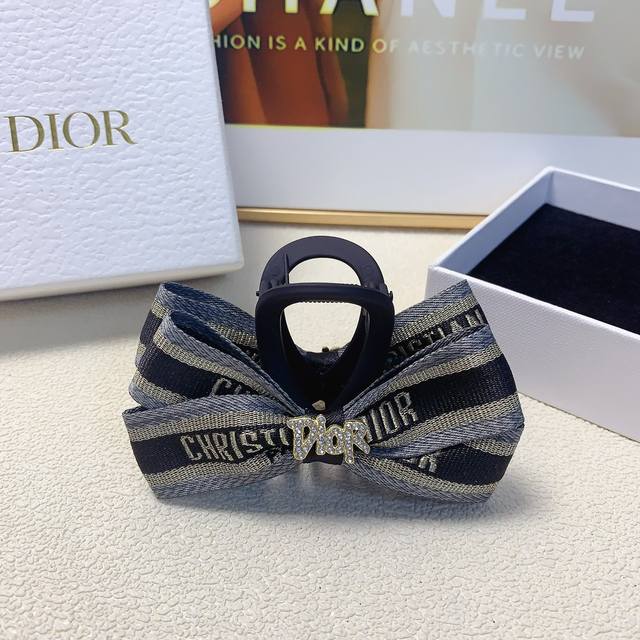 Dior迪奥 Dior抓夹 织带蝴蝶结Logo抓夹 气质百搭 日常精致小单品 小仙女必入单品 宝藏款 闭眼入推荐款 单个