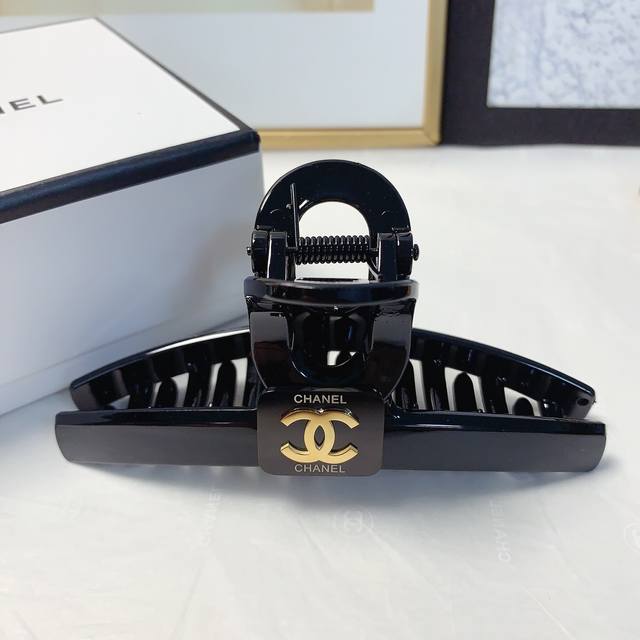 Chanel小香 Chanel发夹 钛钢Logo抓夹 气质百搭 日常精致小单品 小仙女必入单品 宝藏款 闭眼入推荐款 单个
