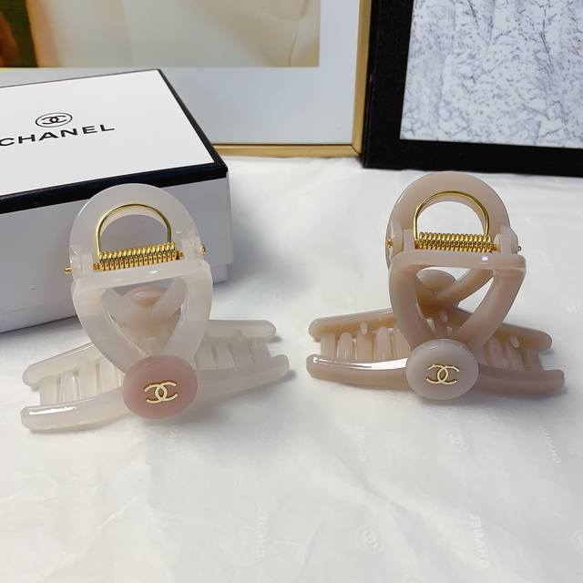 Chanel小香 Chanel发夹 醋酸Logo抓夹 气质百搭 日常精致小单品 小仙女必入单品 宝藏款 闭眼入推荐款 单个