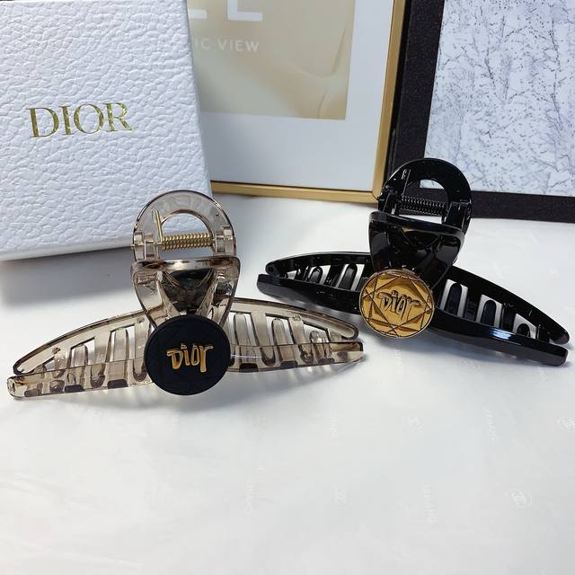 Dior迪奥 Dior发夹 新款Logo抓夹 气质百搭 日常精致小单品 小仙女必入单品 宝藏款 闭眼入推荐款 单个 配发箍盒