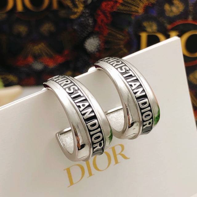 编号Ded0606 Dio*最新款滴油黑色耳勾 一致Zp黄铜材质
